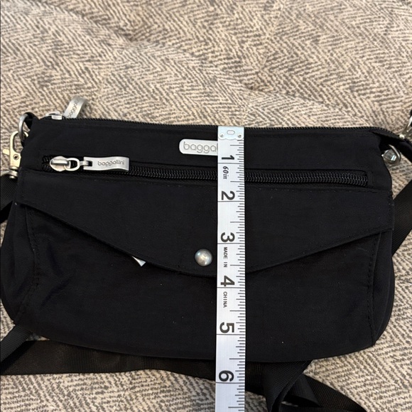 Baggallini crossbody bag - Picture 6 of 6